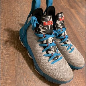 Nike LeBron 16’s